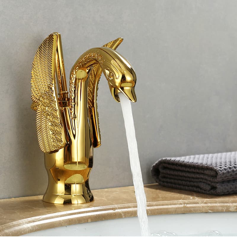 Goldene Schwan-Waschtischarmatur Luxus klassisch