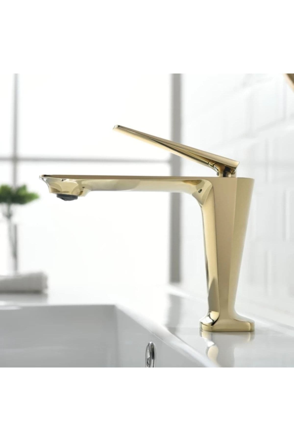 Altın Modern Lavabo Bataryası Tezgah Üstü Tasarım