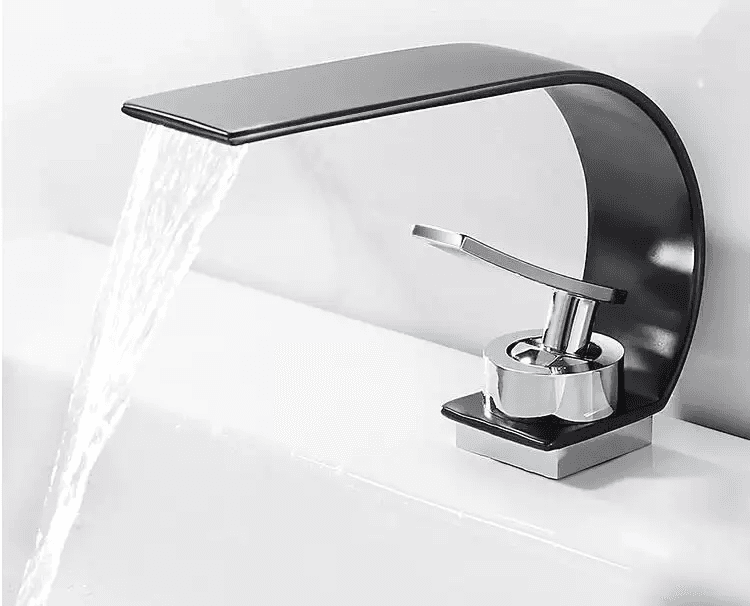 Mat Siyah Şelale Lavabo Bataryası Krom Kollu Tezgah Üstü